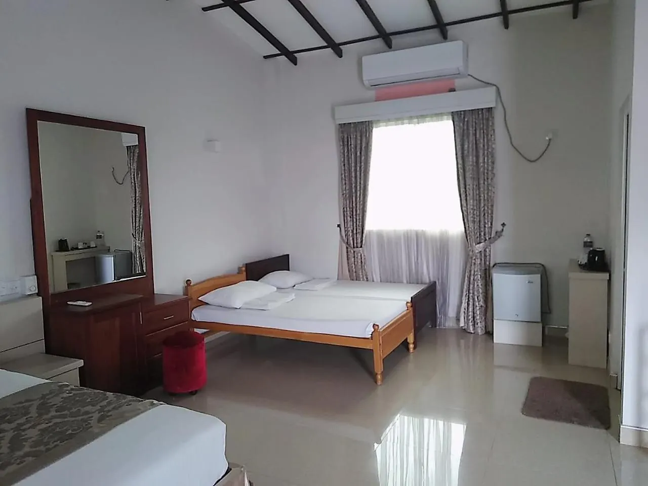 Hotel Nilakma Lagoon Negombo