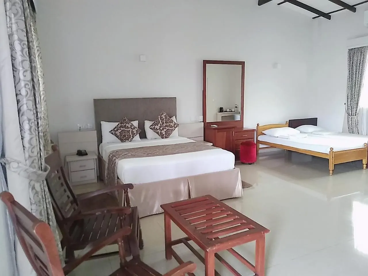 Hotel Nilakma Lagoon Negombo
