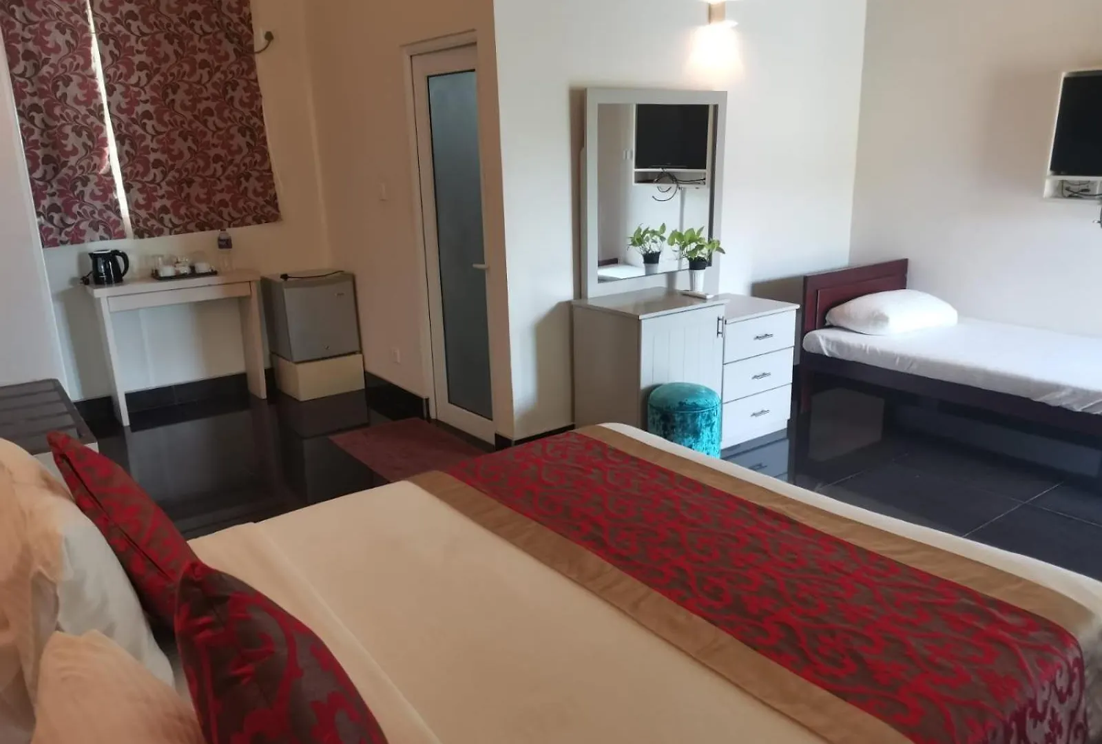 Hotel Nilakma Lagoon Negombo